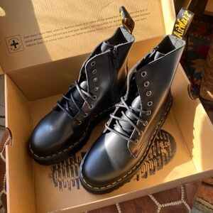 Brand New | size 10 | Dr. Martin Jadon Boots | Smooth Leather Platforms